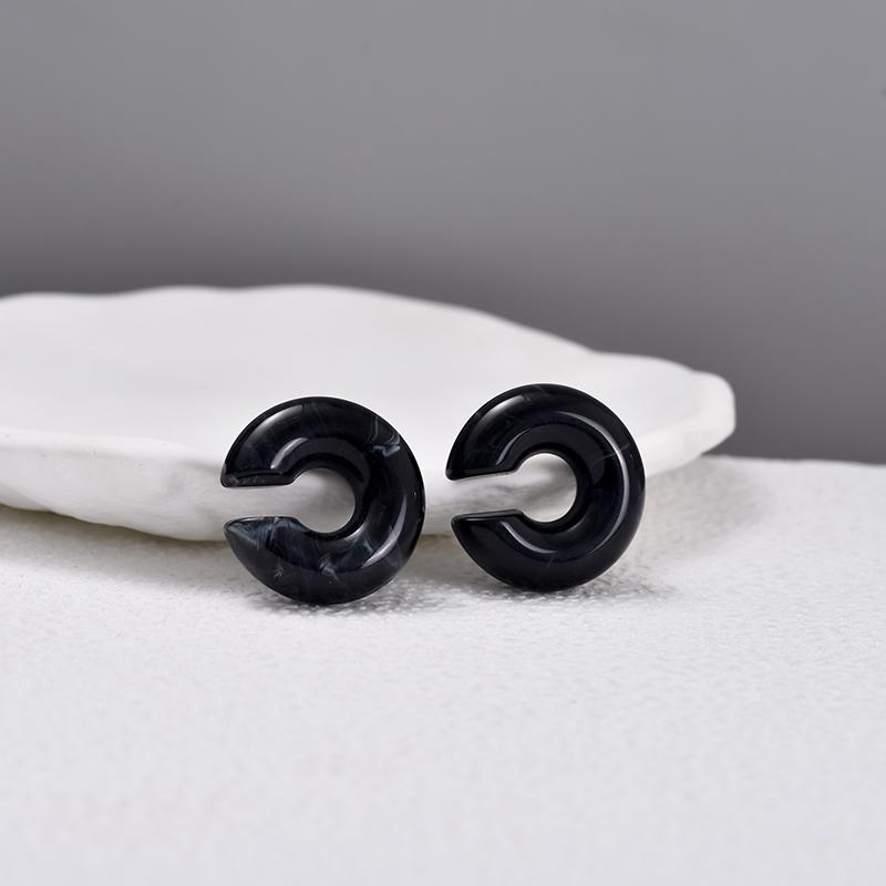 1 Pair Simple Round Circle Clip Earrings For Women C Shape Acrylic Red Blue Black Pink No Pierced Cartilage Lightweight Ear Cuff