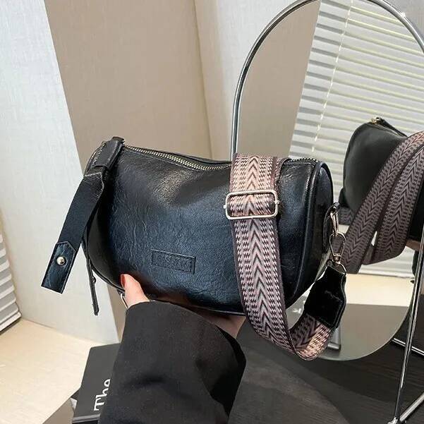 This Year's Trend Boston Bag Autumn Winter Vintage 2025 New Wide Strap Crossbody Bag Women Versatile