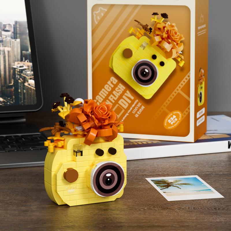 LEGO-Compatible SLR Camera Flower Building Blocks - Creative Educational Toy for Children and Trendy Decor Gift