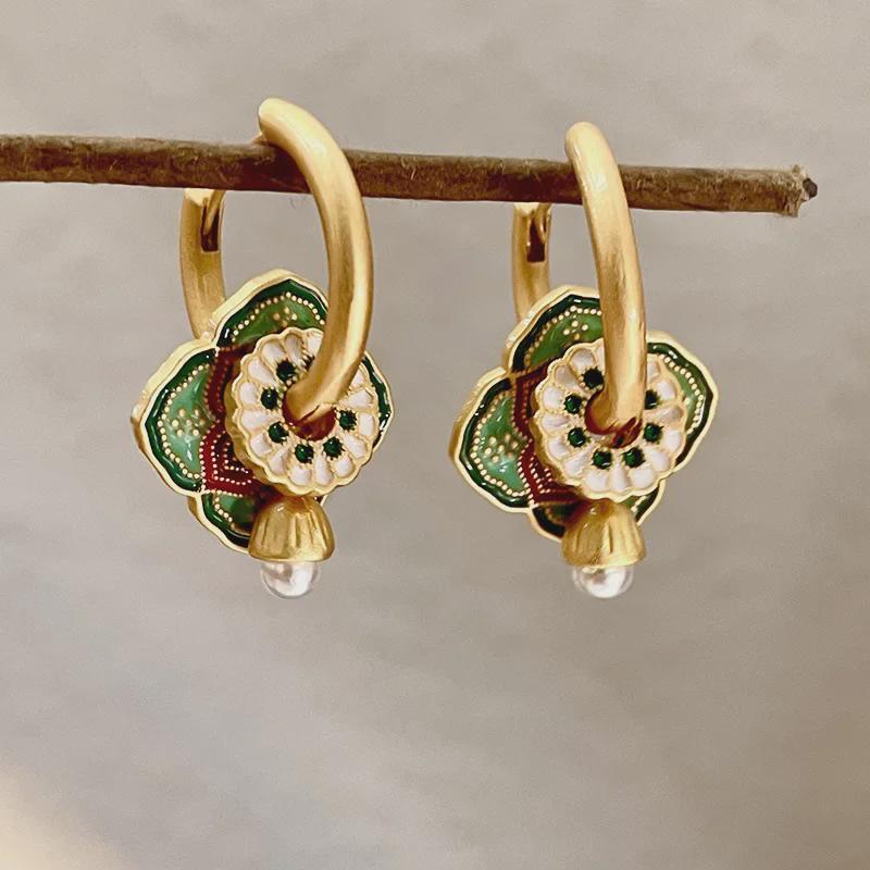 Vintage Green Oil-Drop Floral Earrings - Retro, Versatile, Fashionable, Multiple Styling Options