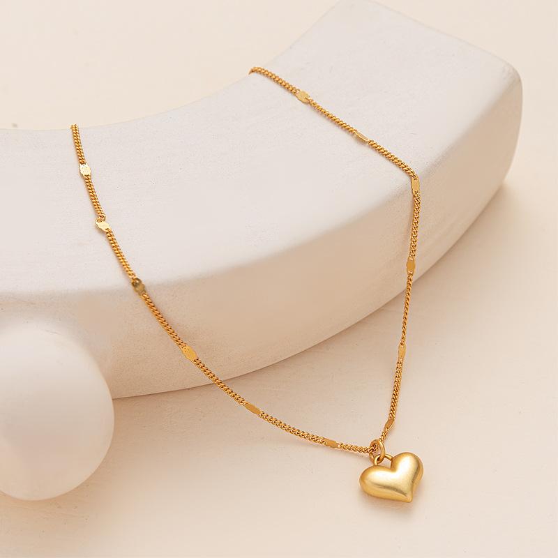 Meier Gold-plated enamel heart necklace - minimalist chic, trending online золотой
