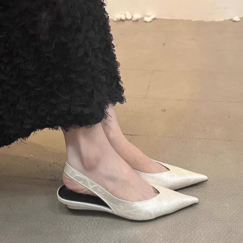 202 New Gentle Fairy Style Evening Shoes French Temperament Wedge Heel Pointed Back Empty Muller Shoes Bag Head Sandals Women