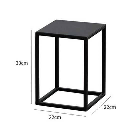 

Скандинавская подставка для цветов из кованого железа: Полка для комнатных растений в стиле легкой роскоши для гостиной, спальни или балкона.