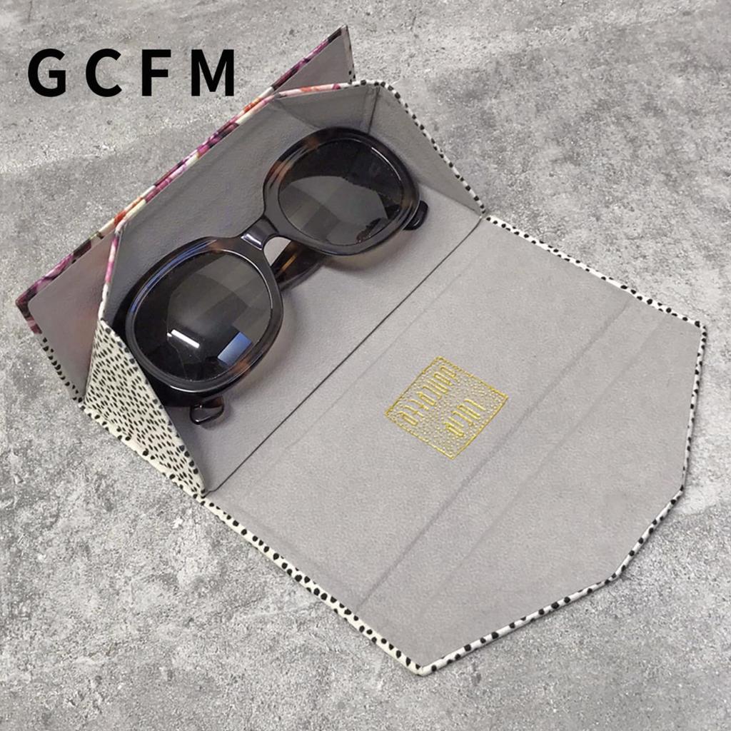 GCFM Folding Glasses Sunglasses Case M Size Compact Cute Made in Japan French Designer Cute Animal Pet Dog Cat Gift [Lucie dancette] (Carlos