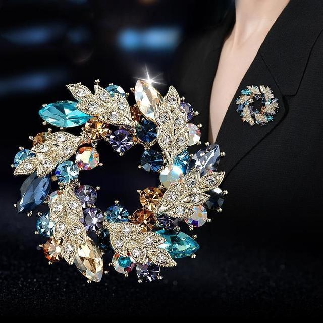 High -End Brooch Round Coat Breast Buckle Women 'S Simple Cardigan Pin Buckle Fixed Corsage Clothes With Accessories