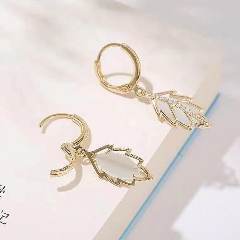 2022 Elegant Leaf Dangle Earrings for Women - Chic, Modern Design