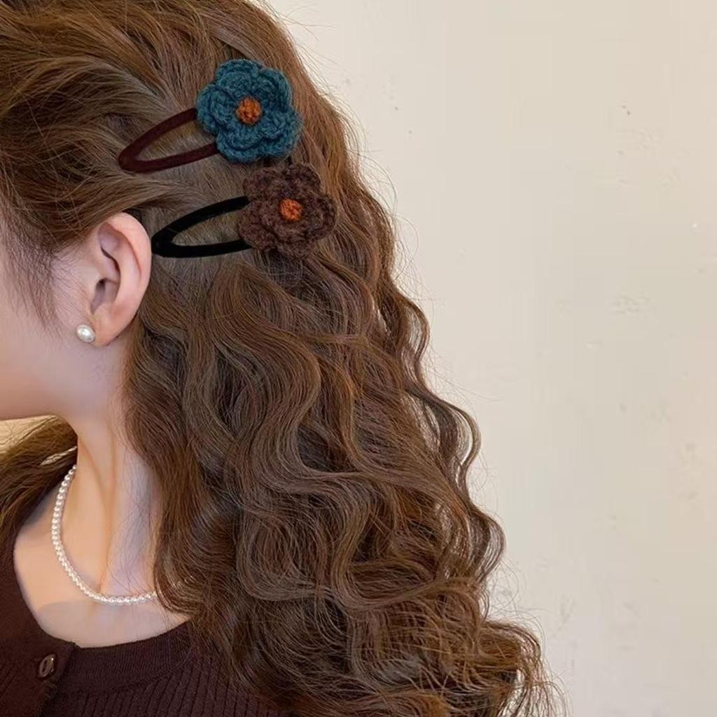 Women's Wool Knitted Flower Hair Clip - Versatile Flocked Edge BB Clip for Sweet, Gentle Bangs