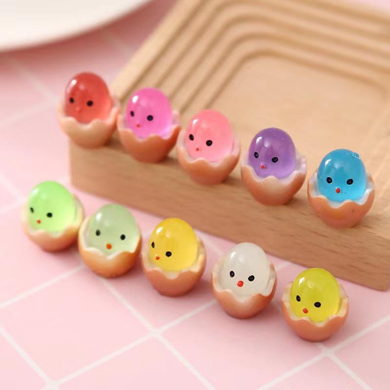 Glow-in-the-Dark Cracked Egg Waffle Resin Craft Toy Ornaments