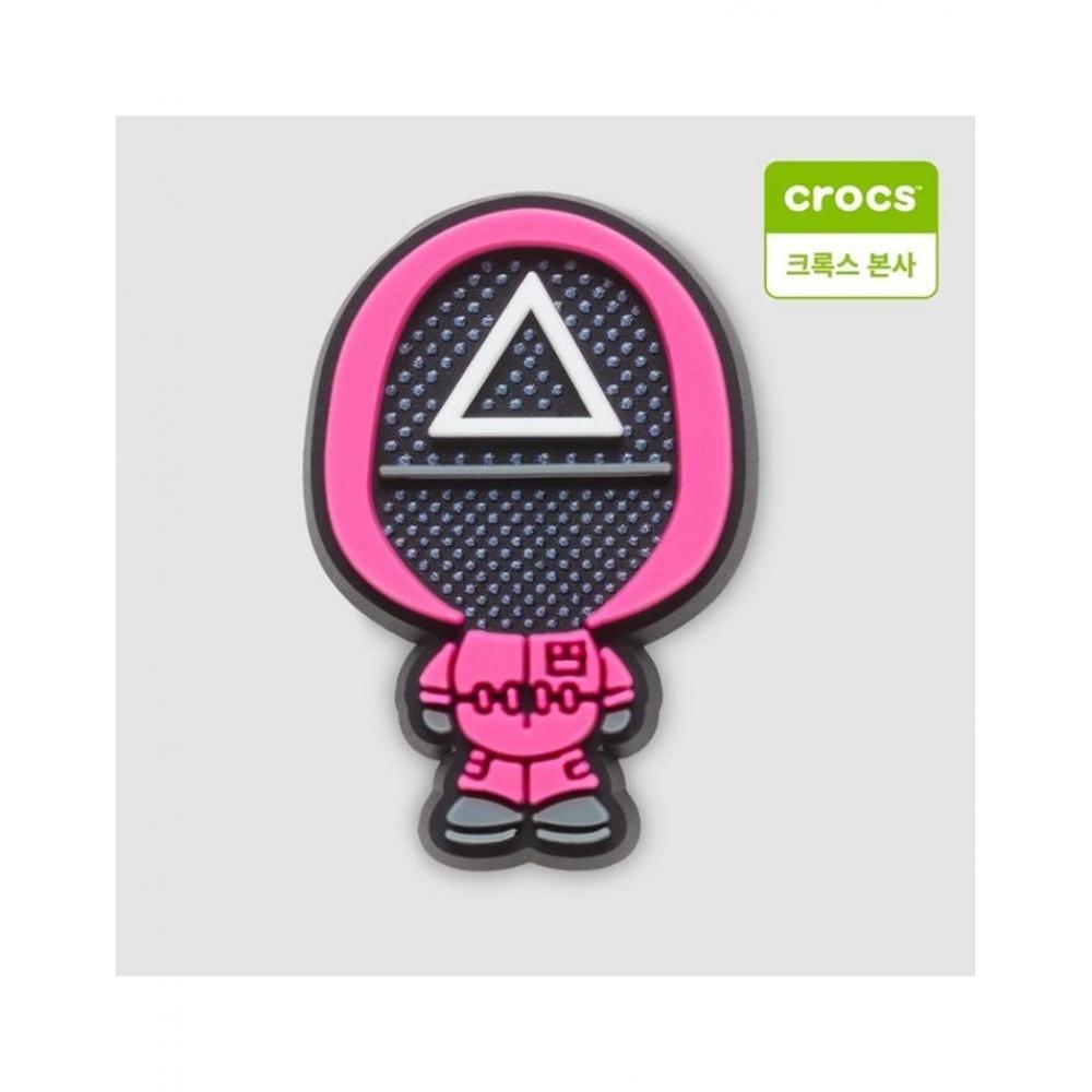 

Crocs Игра «Кальмар» Розовый страж Зиббитц 10013574 shuffle