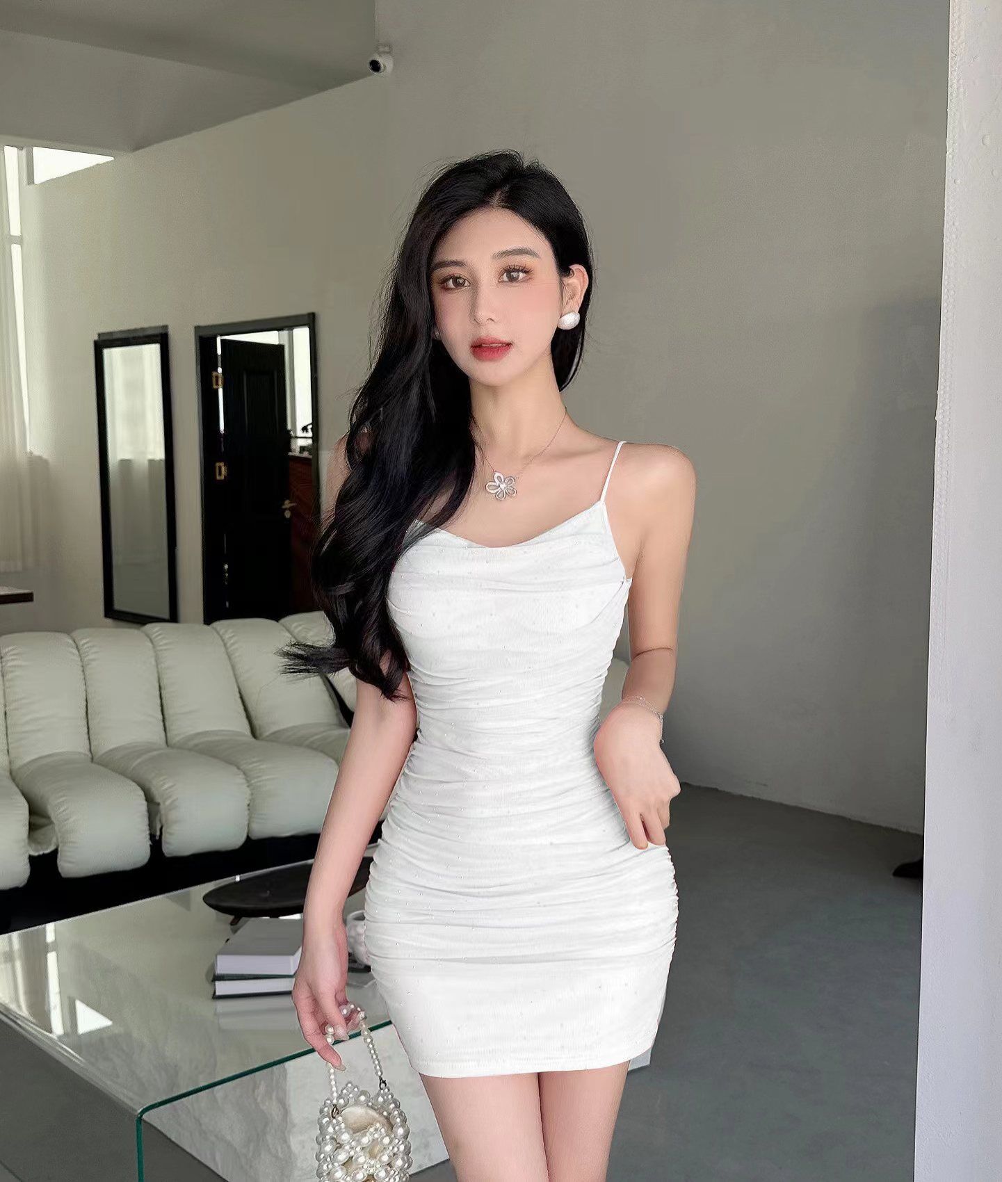 Sexy low-cut off-the-shoulder mesh yarn, hot diamond low-cut suspender short skirt shop bottom pleated waist hip-wrapped dress S белый