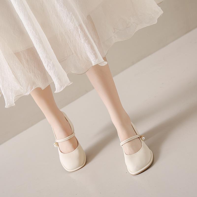 

Французские одинарные туфли женские осень 2025 новые повседневные туфли на толстом каблуке маленькие кожаные туфли квадратный носок неглубокий носок туфли Мэри Джейн средний каблук 34 бежевый