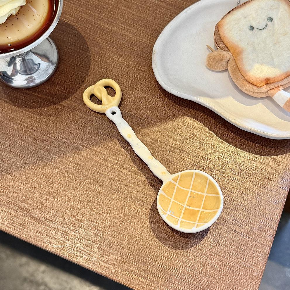 

Underglaze color cute ceramic spoon personal special high-value spoon creative long-handled spoon spoon meal spoon household