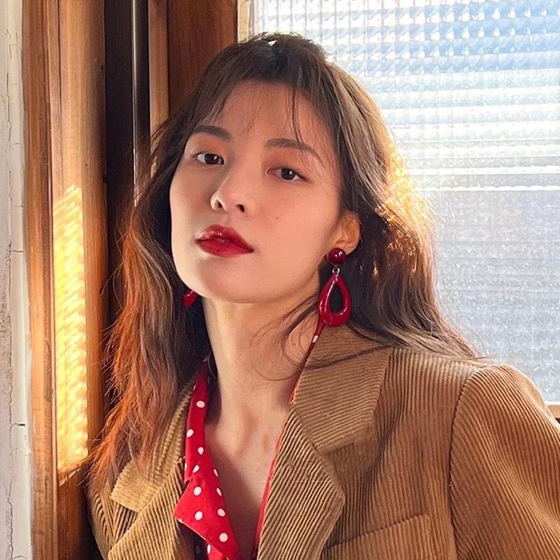 Zhong ***** retro red water drop earrings, stud earrings, Hong Kong style temperament exaggerated atmosphere French elegant earrings