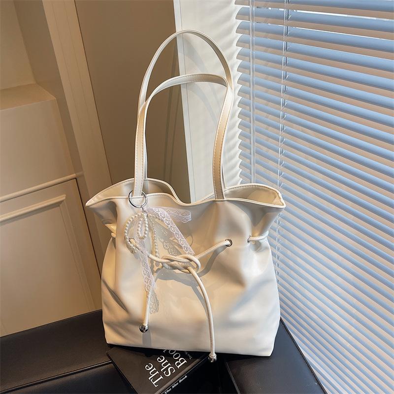 

Premium sense large-capacity bag women s new fashion commuter versatile shoulder bag work tote bag