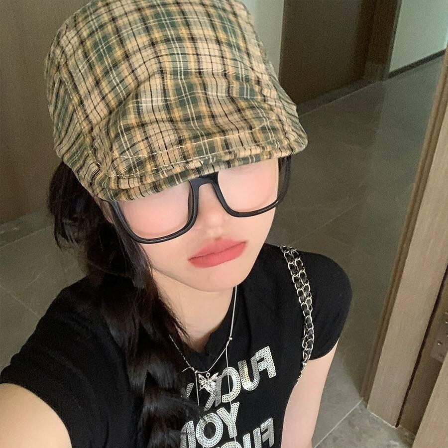 

Forward Hat Retro Plaid Japanese Painter Hat Women s Big Head Wing British Style Versatile Newspaper Bee Hat Thin Star Ankle Hat Trendy M（56-58cm）