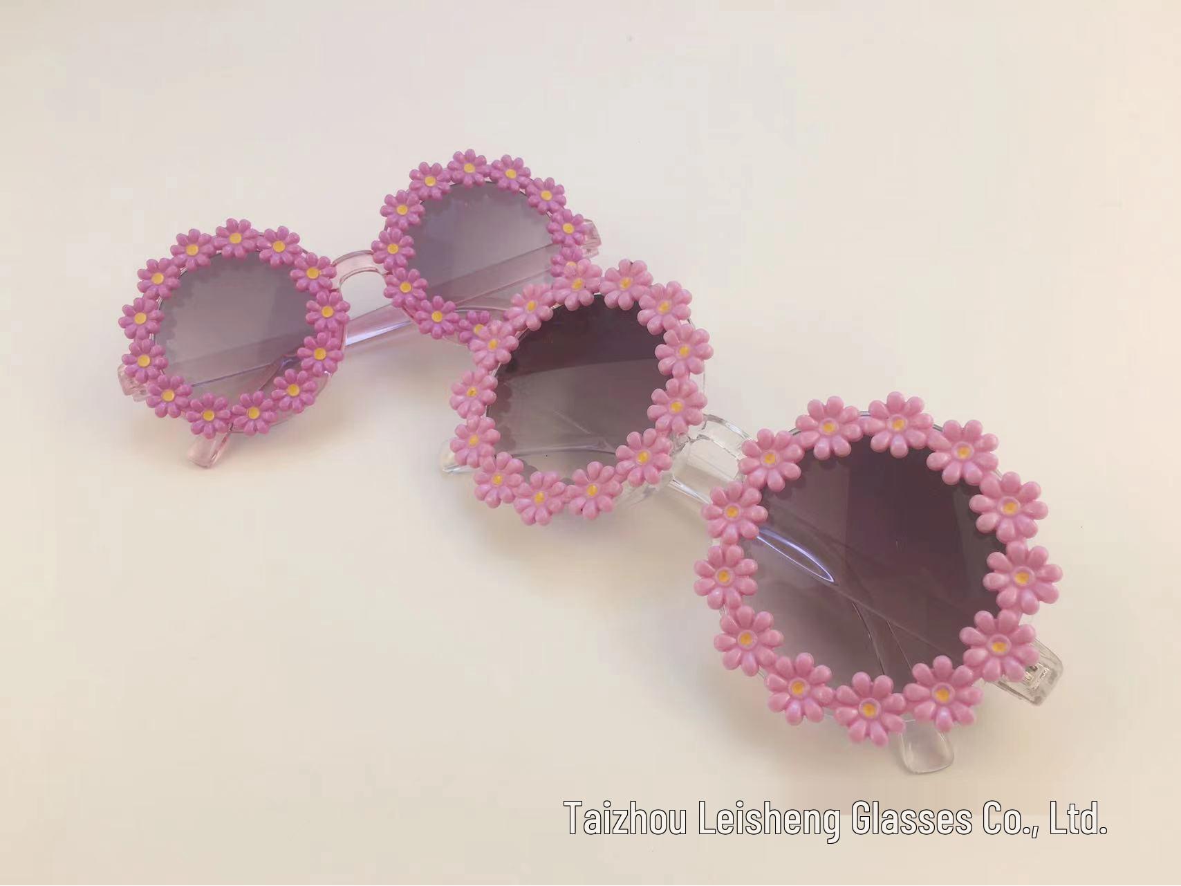 

UV-Protective Parent-Child Sunflower Sunglasses - Perfect for Outdoor Beach Selfies