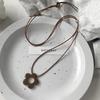 Collier Élégant avec Pendentif Fleur en Résine et Longue Chaîne, Chaîne Corde Ajustable, Chaîne Pull, Pendentif Charme Fait Main, Collier Décontracté