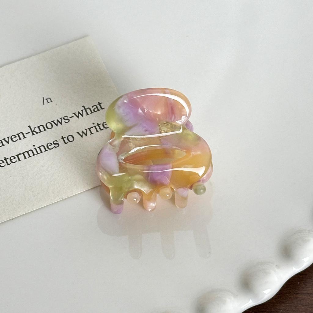 Adorable Geometric Hair Claws In Vibrant Colors For Fashionable Womens Hair