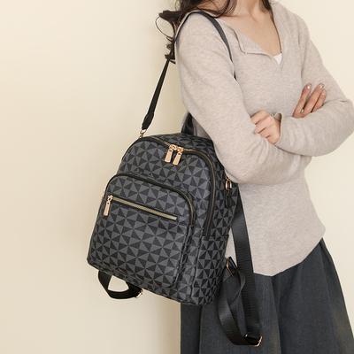 Ein modischer Rucksack mit Retro-Buchstabenprint und großem Fassungsvermögen für Reisen