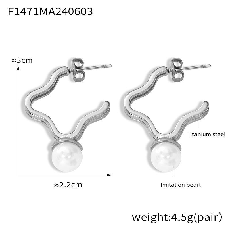 European & American Style Four-Leaf Clover Pearl Inlaid Titanium Steel Stud Earrings