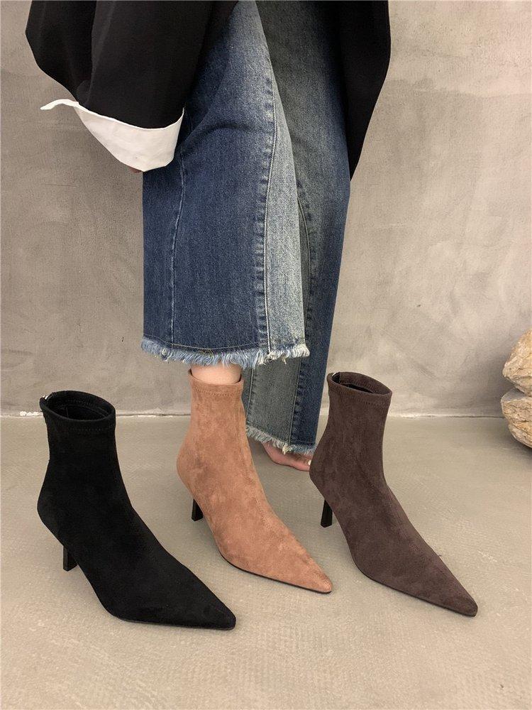 Herbst und Winter 2025 neue Temperament-Stiletto-Bare-Boots mit Schaft, elastische dünne Stiefel, Kitten-Heel und spitz zulaufende Wildleder-Kurzstiefel für Damen