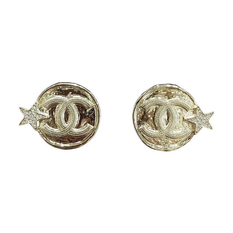 

CHANEL [23B New Product] Classic Double C Star Rhinestone Round Stud Earrings Women s Gold золотий