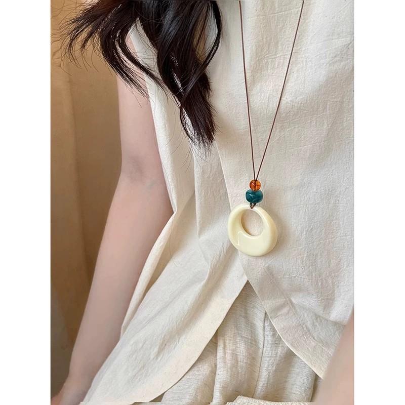 

Fashionable Acrylic Geometric Ring Pendant Sweater Chain Suitable for Ladies Party Jewelry Accessory
