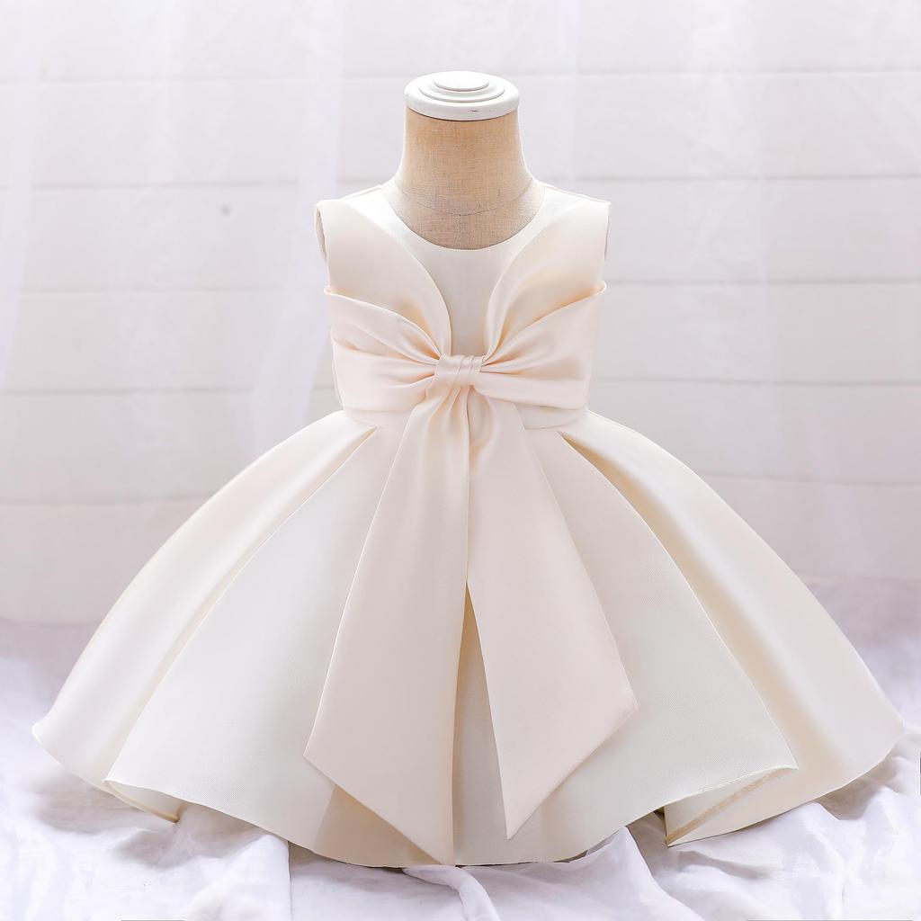 Vestito in Raso da Principessa con Fiocco per il Primo Compleanno di una Neonata