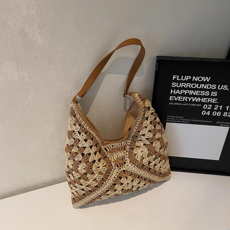 

2025 new woven bag fashion versatile foreign style shoulder armpit bag hand straw bag holiday beach bag tide коричневый