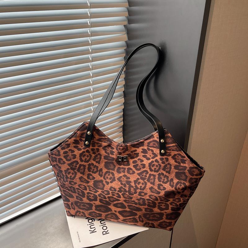 Retro Largecapacity Leopard Print Bag Women's New Autumn and Winter Commuter Shoulder Bag College Student Class Tote Bag