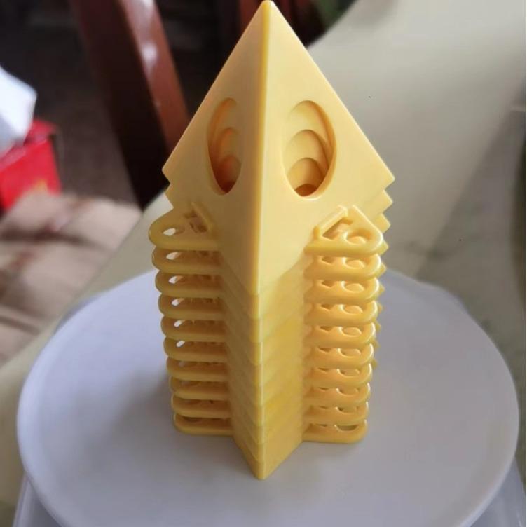 Pyramid-Shaped Woodworking Paint Spray Tripod