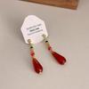 Orecchini etnici cinesi in stile Hanfu con pendente a goccia d'acqua rossa, fermaglio per orecchini con fibbia, gioielli retrò classici lunghi