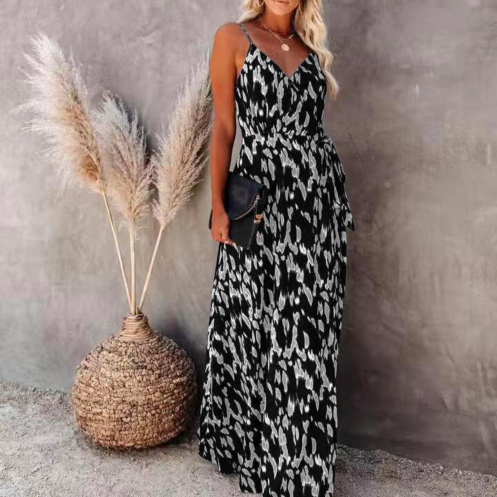 

Платье с разрезом на подтяжках и сексуальной юбкой средней длины с принтом M серый