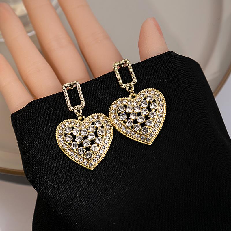Simple Geometric Pearl Stud Earrings Exquisite Commuter Superior Earrings Earrings