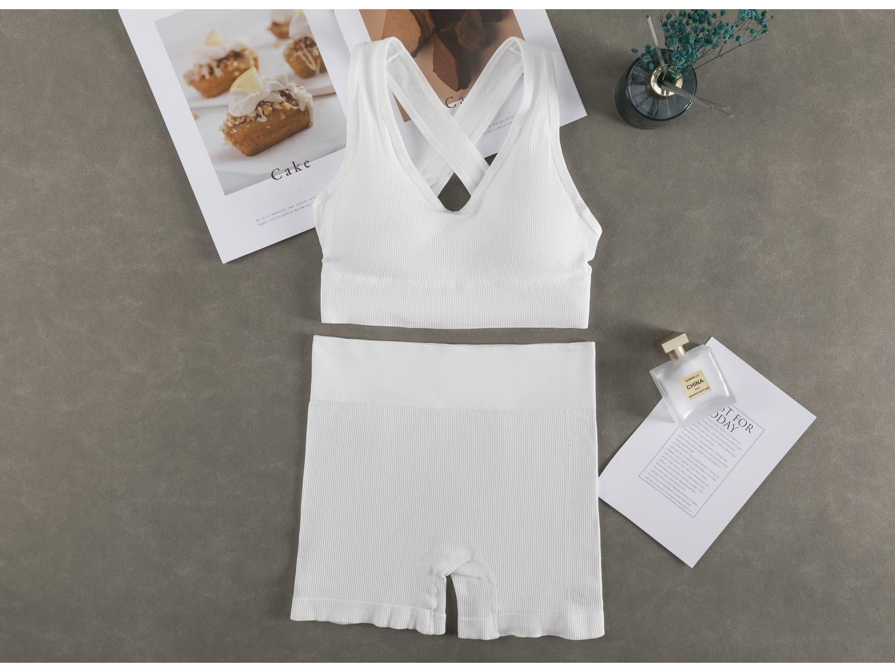 

Летняя женская универсальная майка с нагрудными вкладышами - однотонный камизоль One Size: 80-125 jin