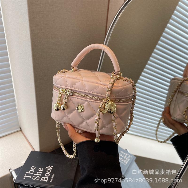 

This year s popular diamond embroidery thread small square bag women s bag 2025 new trendy manufacturer Xiaoxiangfeng messenger bag рожевий
