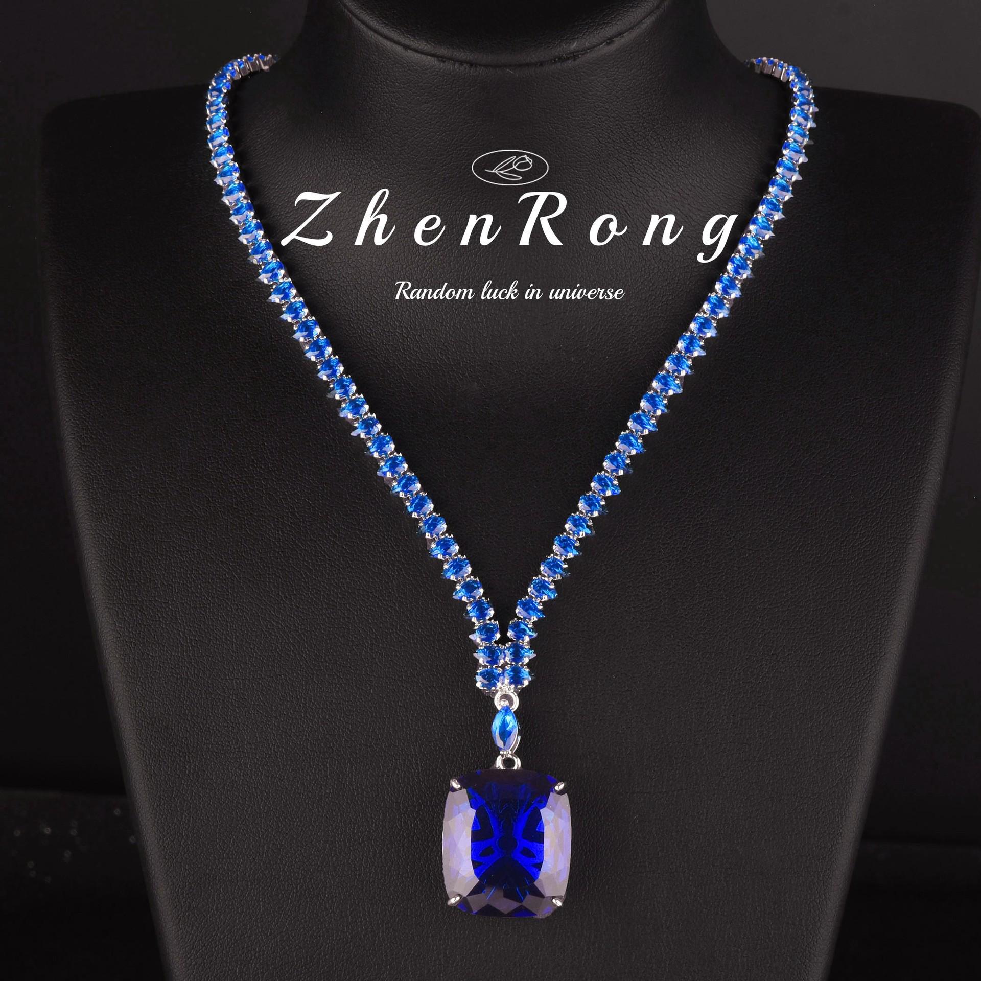 

Намисто з аквамарину та топазу 20 карат, кільце з параїбою та сережки з королівськими синьо-жовтими діамантами