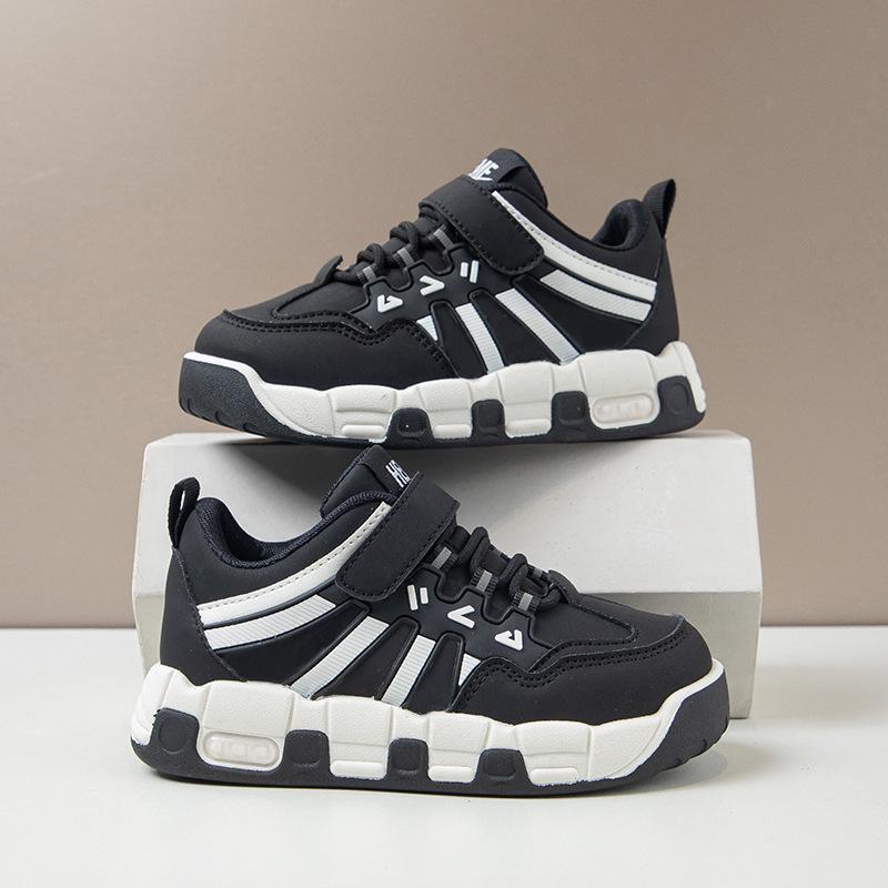 Boys' Sports Shoes 2025 Autumn New Korean Version Fashion Soft Sole Non-slip Lightweight Medium and Older Children's Versatile Casual Shoes