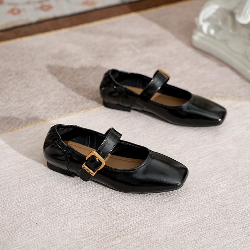 

2025 spring new flat-soled single shoes women s head versatile retro one-word buckle belt French temperament commuter Mary Jane shoes 35
