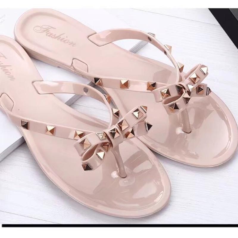 Nieten Fliege Flip-Flops Nieten Jelly Zehensandalen mit Schleife Sommer Schleife Flache Strand Regenstiefel