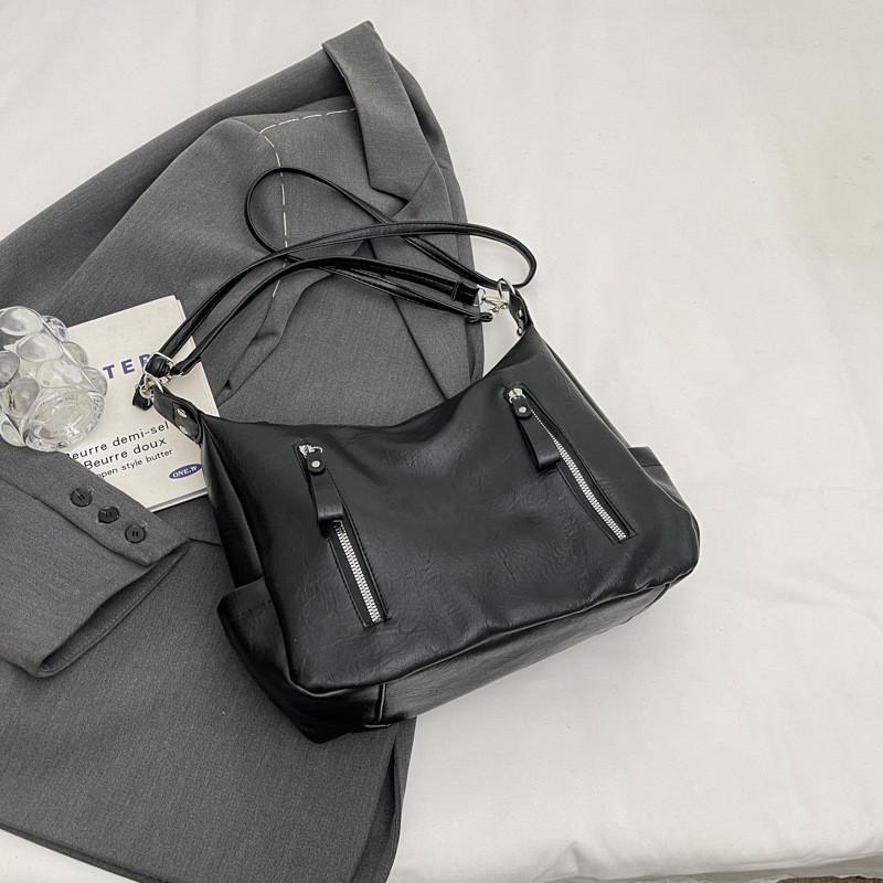 

Chic And Fashionable Straw Tote Bag For Women With Versatile Shoulder Strap And Pockets Black No Pendant