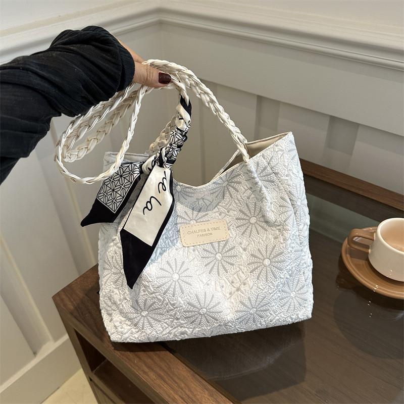Spacious Canvas Tote Bag For Women 2024 Fashionable And Trendy Street Style Handbag