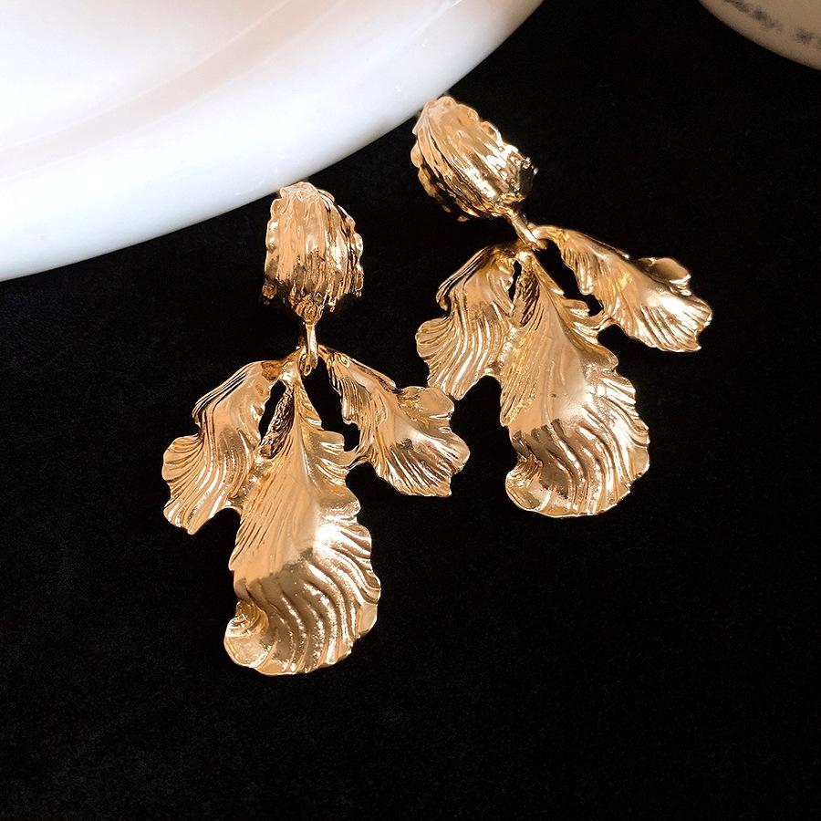 Metal Leaf Pendant Earrings Retro Minimalist Luxury Temperament Ear Jewelry