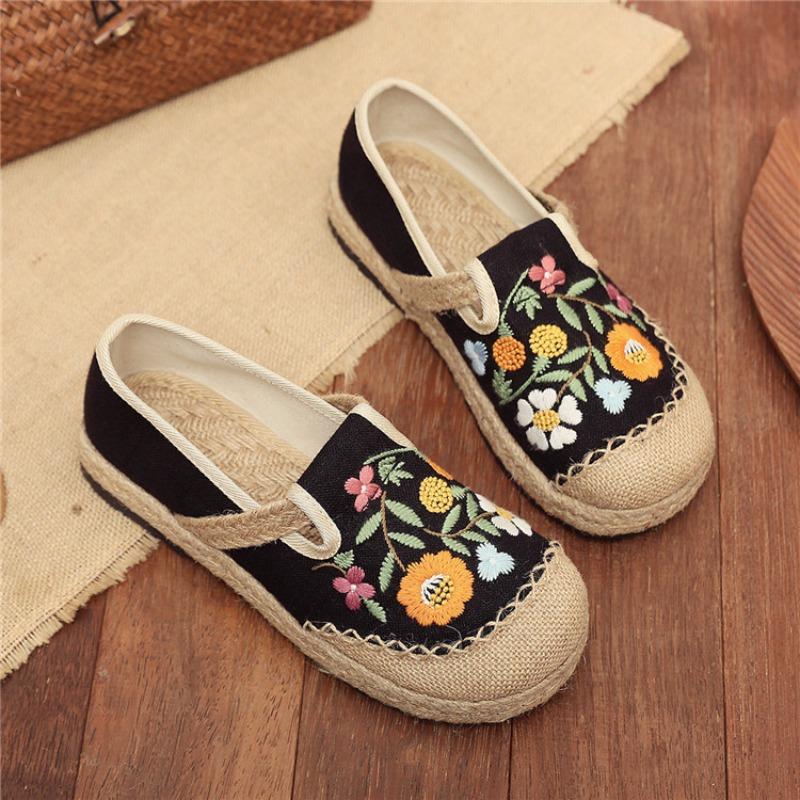 

Spring and Autumn new old Beijing cloth shoes women, embroidered shoes breathable cotton and linen round head lazy shoes 40 (positive code) чорний