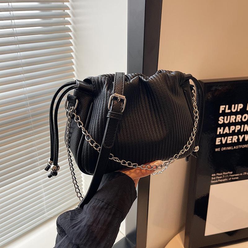 

Маленька жіноча сумка високого класу, універсальна сумка-відро, осінь 2024, новий осінній нішовий дизайн, сумка через плече чорний