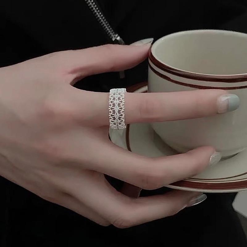 Design Sense Lace Twisted Zircon Ring for Women Fashion Creative Hollow Irregular Geometric Open Rings Party Jewelry Gifts