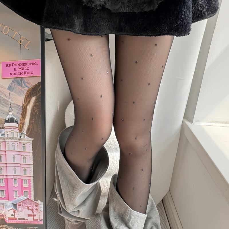 Japanese Black Fishnet Stockings: Diamond Pattern, Anti-Snag, High Elasticity, Sheer, Summer-Weight Pantyhose for Women
