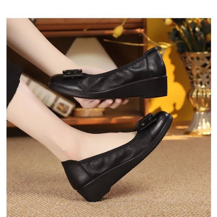 Shallow Wedge Heel Single Shoes Women's 2025 New Autumn Wedge Heel Black Soft Sole Soft Leather One Pedal Middle-aged Mother Leather Shoes