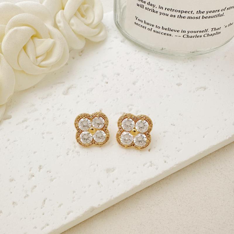 Exquisite French Court Style Multi-Color Zirconia Four-Leaf Clover Earrings for Versatile Use