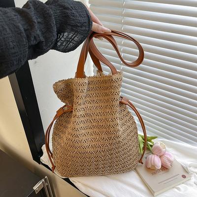 Moteriškos rankinės – Ant peties užmetamos rankinės